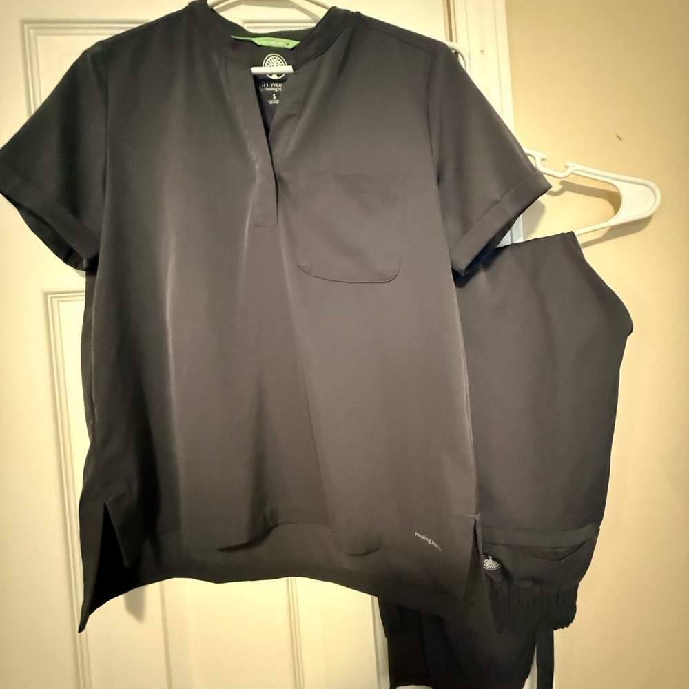 Dark gray / slate color HEALING HANDS Scrub Top and Pants Set size small. Excell